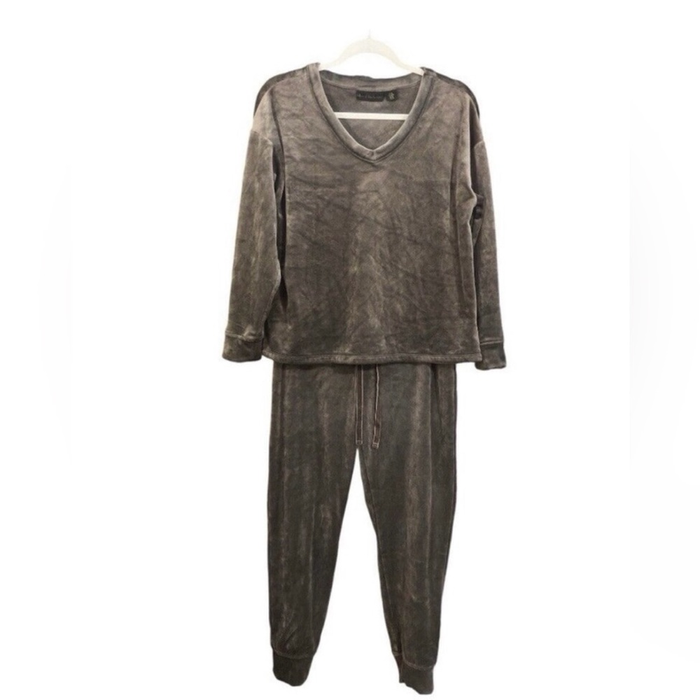 House of Harlow 1960 Velvet Velour 2-Piece sweatsuit
Lounge Set Size Large